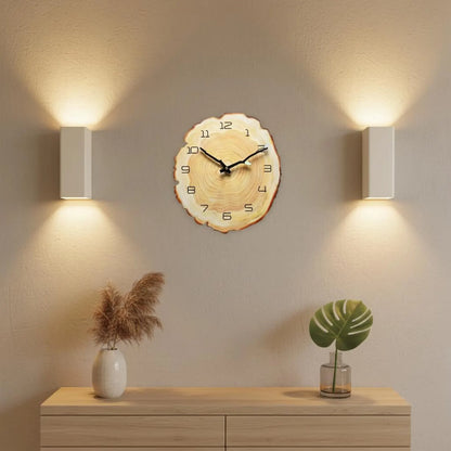 Orologio da parete in legno naturale effetto tronco su parete moderna