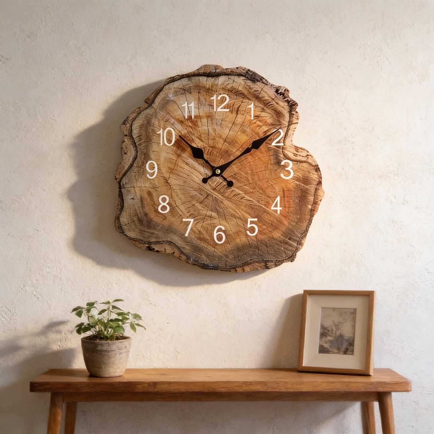 Orologio da parete in legno naturale massello con numeri bianchi