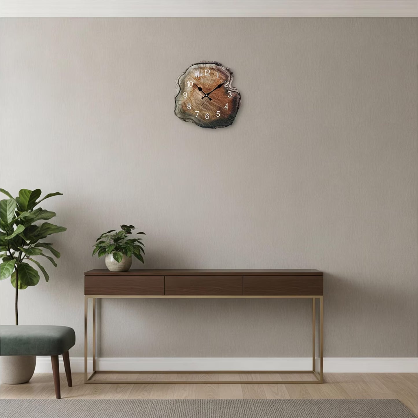 Orologio in legno naturale su parete moderna arredamento soggiorno