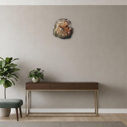 Orologio in legno naturale su parete moderna arredamento soggiorno